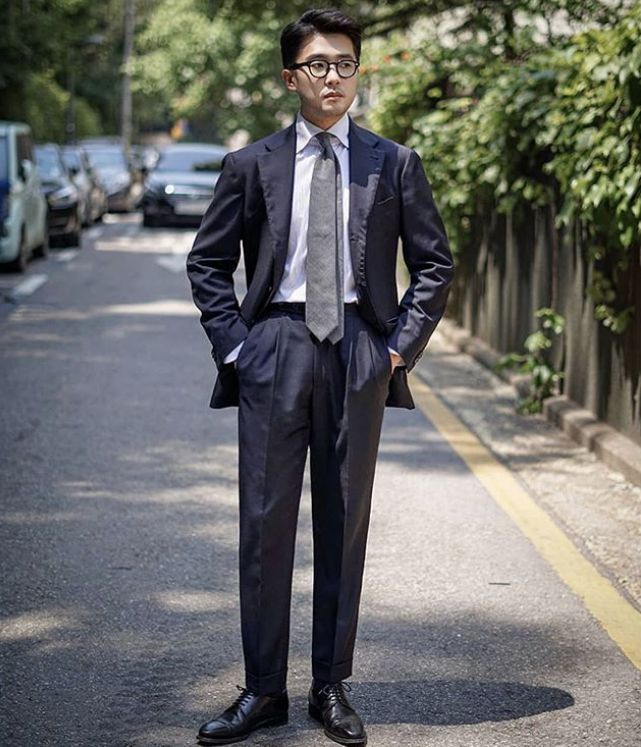 男生如何挑选自己的第一套西装,如何挑选合适自己的西装