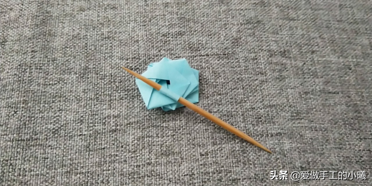 最简单的玫瑰花戒指折纸,用纸做玫瑰花戒指简单又漂亮