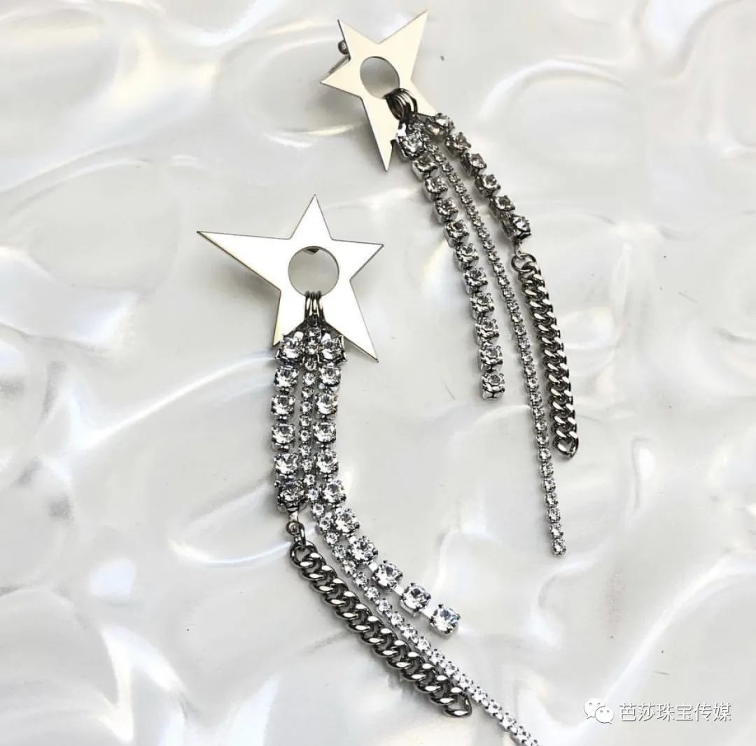 夏日拒绝甜腻，JustinClenquet给你一点酷感套路