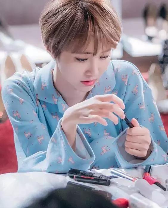 这届中国女人为了变美,开始重新学起生物和化学了,成分*党**是如何影响护肤品新品上市和营销方向的?