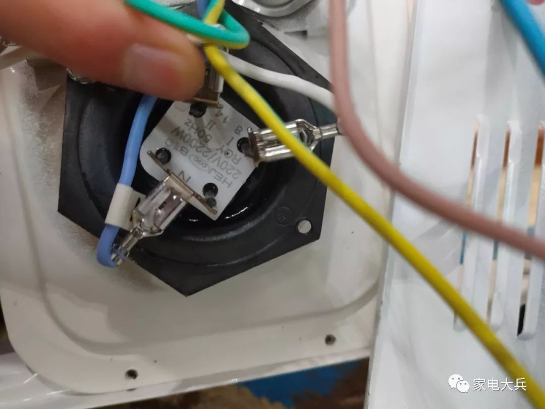 艾美特美的格力取暖器哪个好,格力与美的空调拆机对比视频