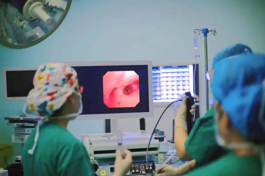 小孩肺炎支气管镜洗肺过程,肺炎总是不好怎么办