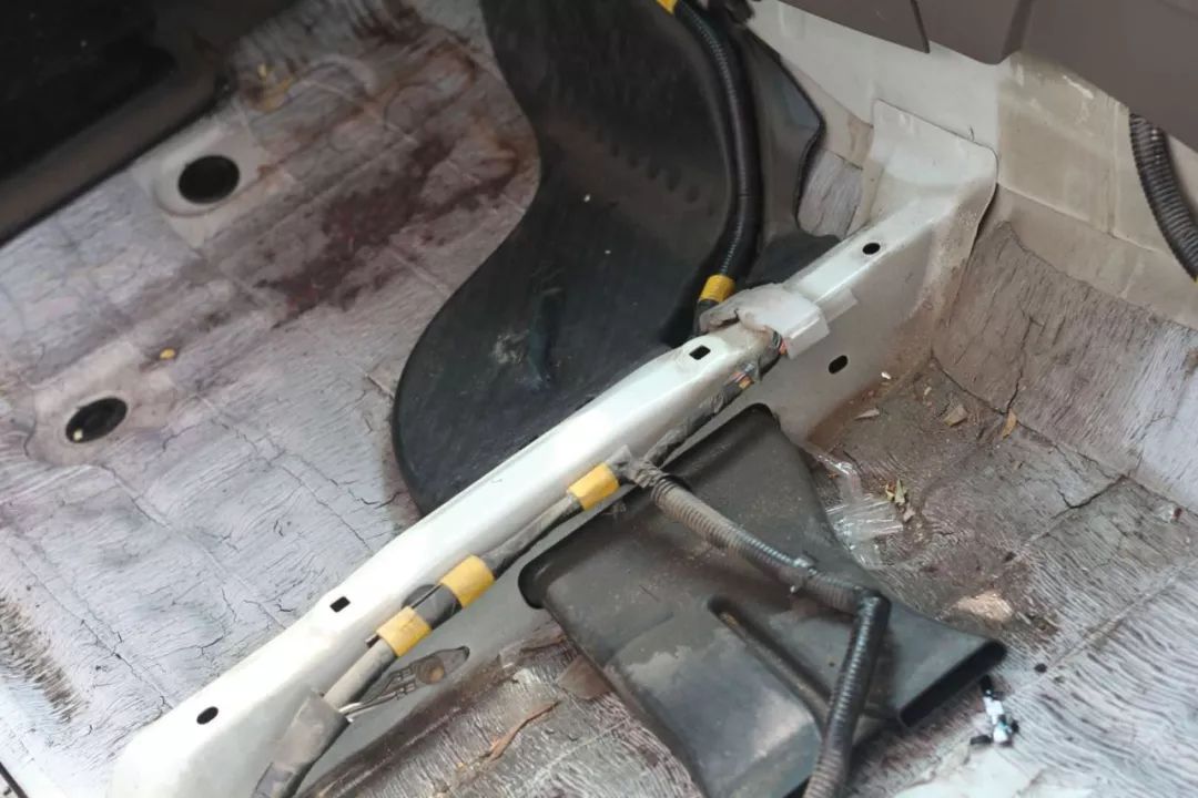 老车翻新：15年后的邂逅，普拉多LC120旧车换新颜，满血复活。