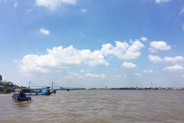 夜游湄公河在哪里看到景点,穿行在路上