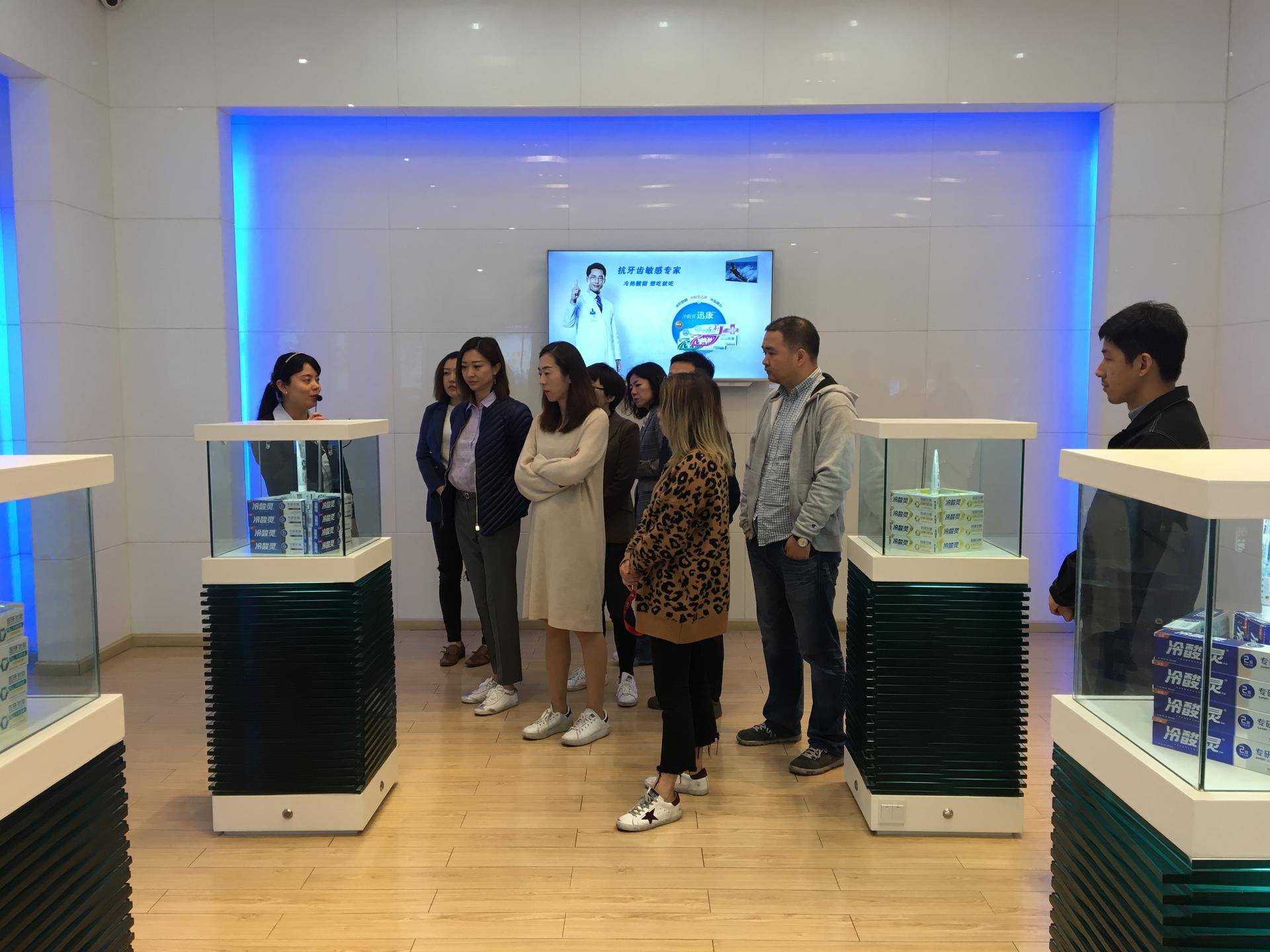 20岁的阿里,阿里和他的朋友们