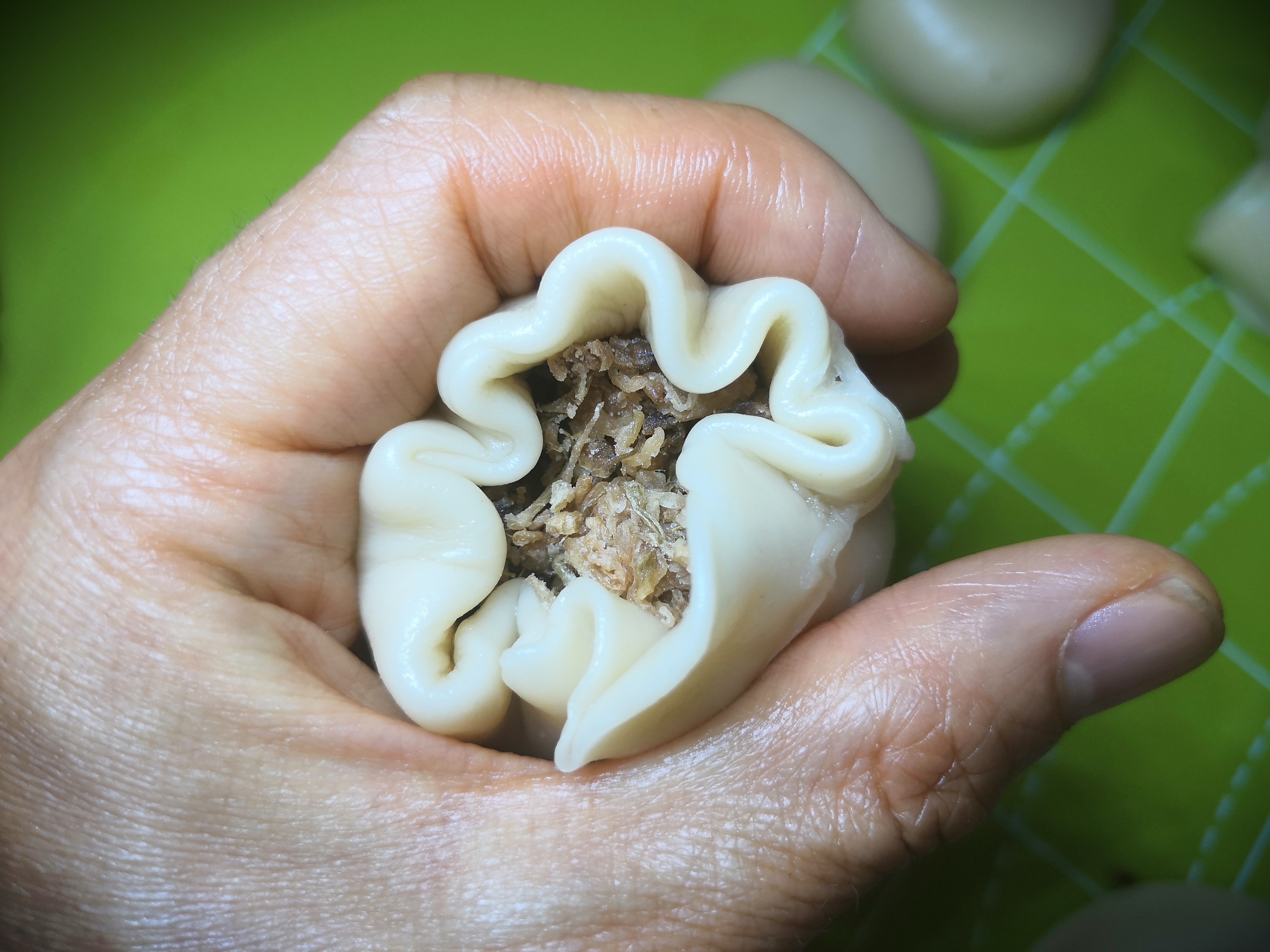 槐花饼怎么煎又软又香,槐花的10种家常做法槐花饼