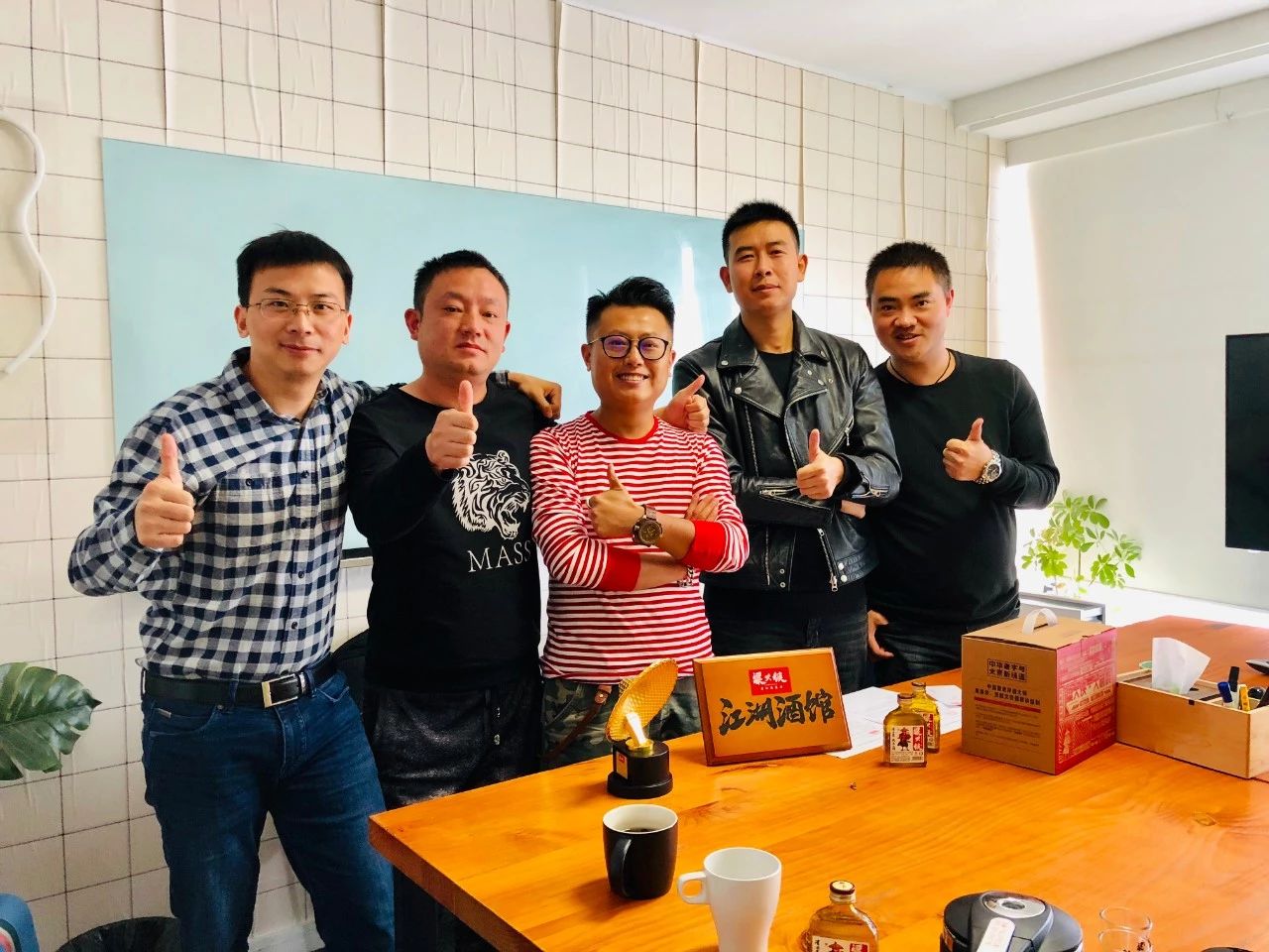 创始人严禁设招商部，为什么这瓶江湖小酒却半年铺满10万个网点？