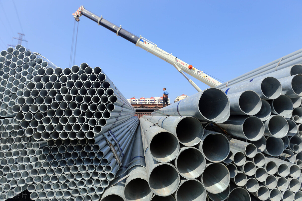 农村不让盖房建筑材料会降价吗,建房用红砖划算还是用水泥划算