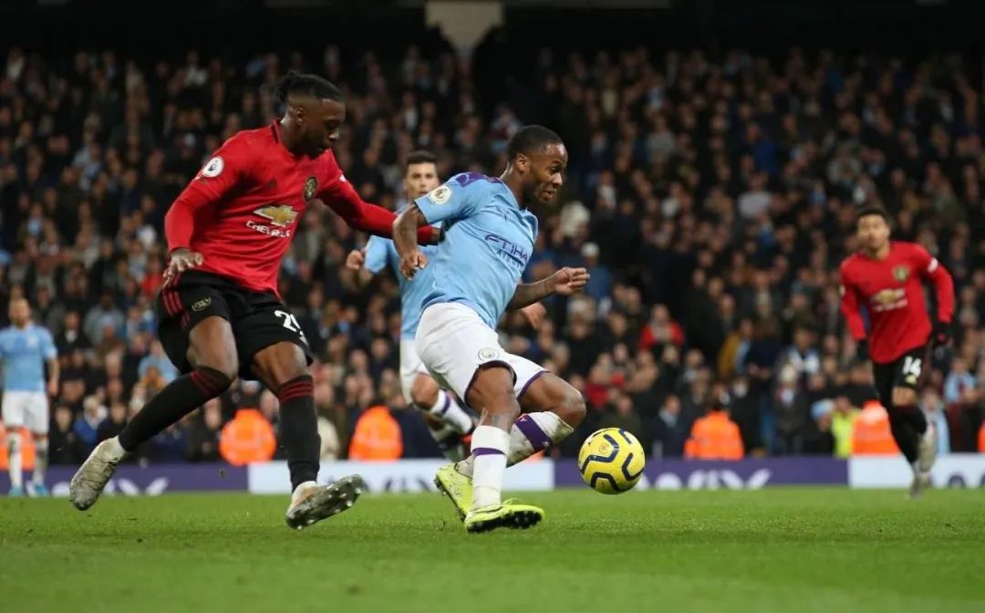 万比萨卡边锋射门,曼联精选右后卫万比萨卡