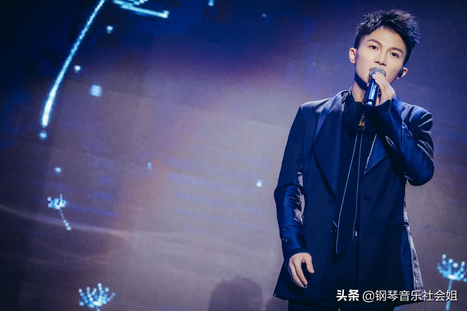 不太出名的歌手靠什么赚钱生活,歌手为什么这么容易赚钱