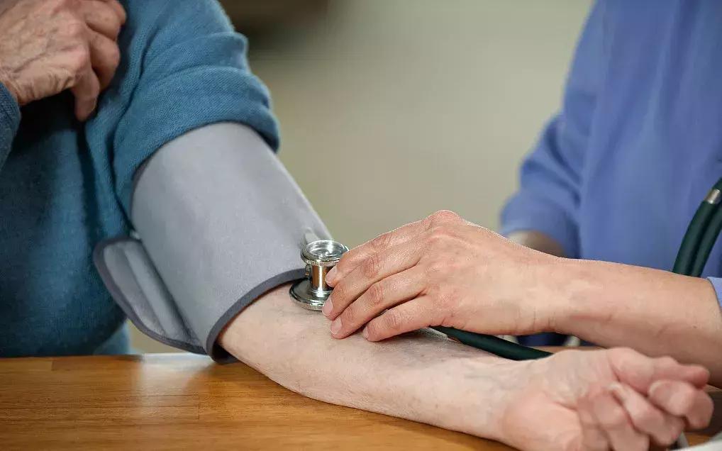 老年人下肢动脉硬化闭塞症怎么治,下肢动脉闭塞的输液处方