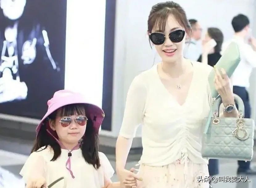 翻版马蓉王宝强,王宝强离婚后带女儿生活