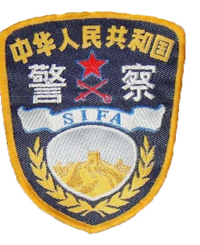 70年代穿白色警服的警察一身正气,监狱警察警服变迁史