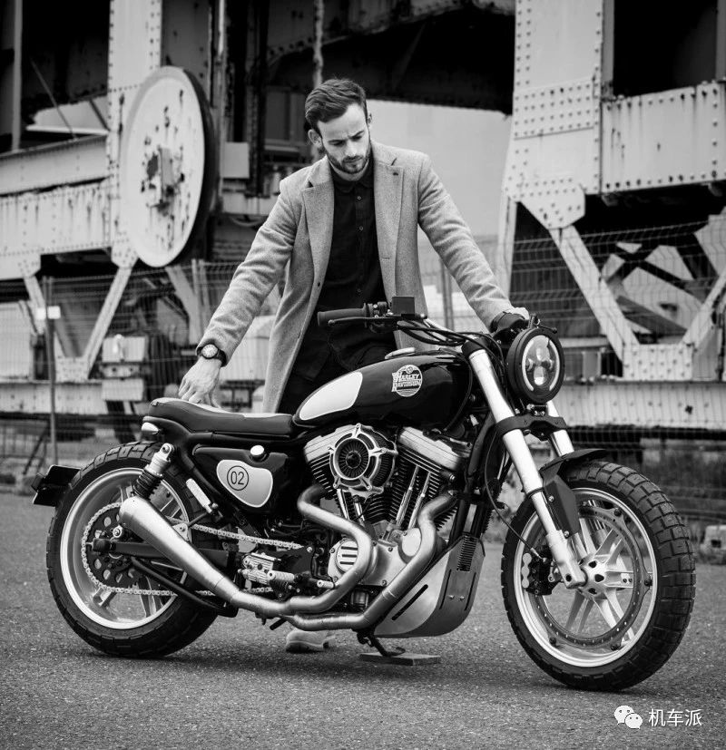 定制|一个23岁年轻人打造的哈雷1200运动者