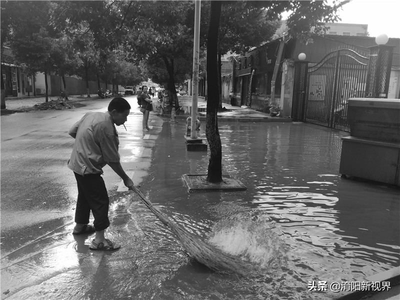 南阳八月七日下午这场雨，说来就来也不给你打个招乎