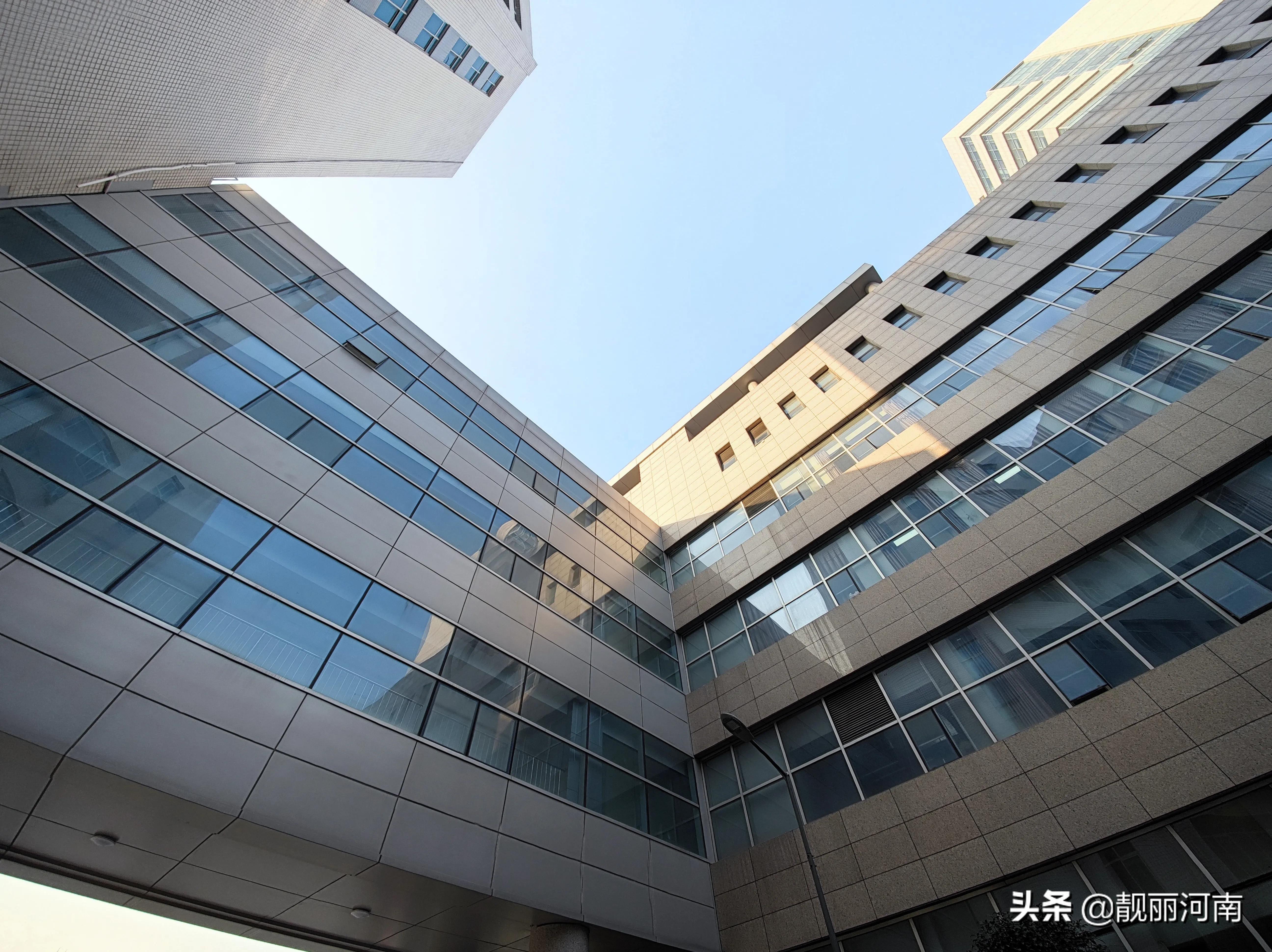 阳光明媚冬日暖阳蓝天迷景美在商丘市第一人民医院