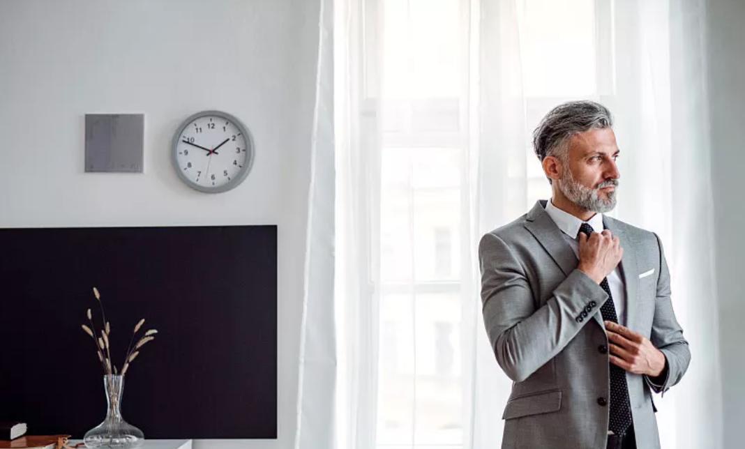 我的室友被骗进了传销，妄想发大财，还想把我也拉下水