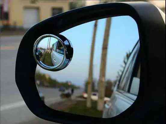 后视镜盲区最佳解决方法,后视镜盲区的危害
