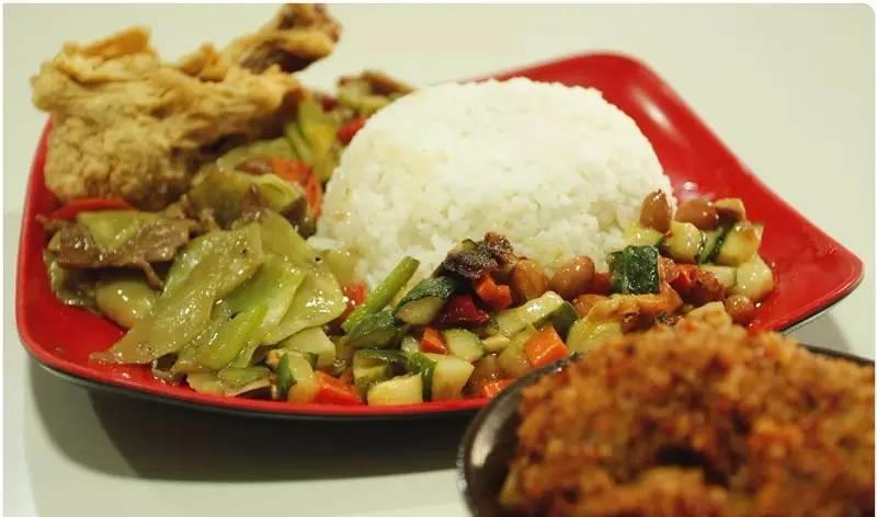 吃在“远航大酒楼”,绵阳学生的最高伙食标准