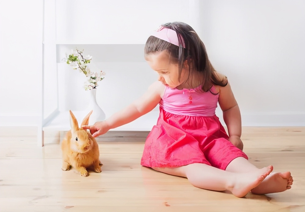 孩子在幼儿园憋大便怎么解决,幼儿园孩子憋大便会导致什么后果