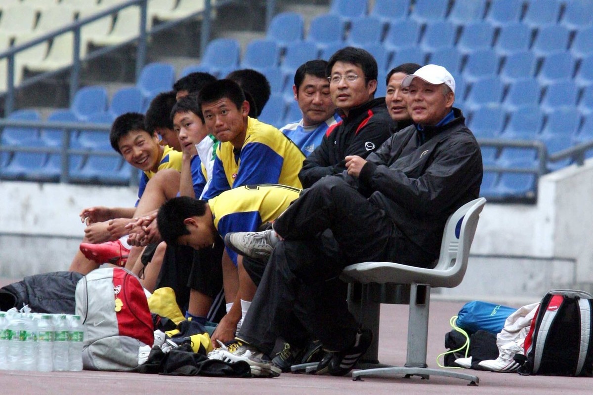 读大学与踢中超二选一，7位球员做出一致选择，出乎意料合乎情理