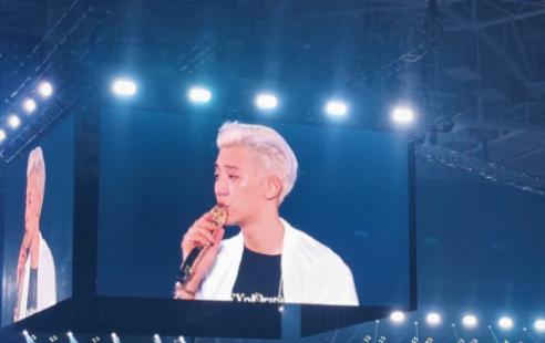 exo灿烈哭的是哪次演唱会,exo19年演唱会世勋灿烈