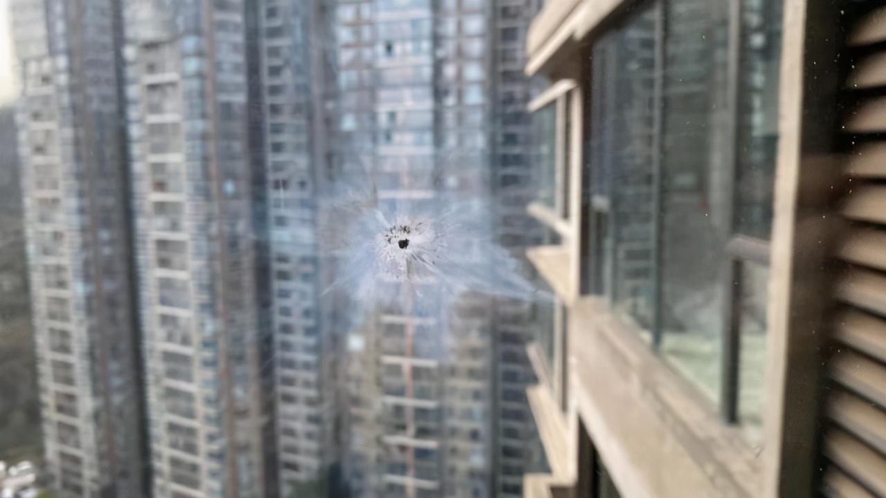 小区楼上放烟花会怎么样,楼上住户在楼上放烟花怎么处理