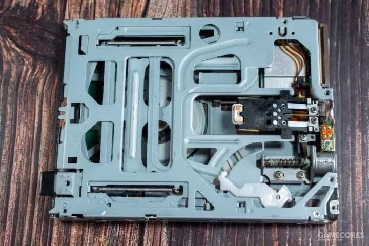 一百多块买个26年前的笔记本,我改了改,还能上网