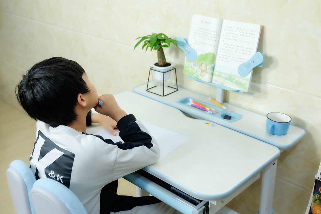 儿童简易爱果乐学习桌椅,爱果乐萌芽椅怎么样