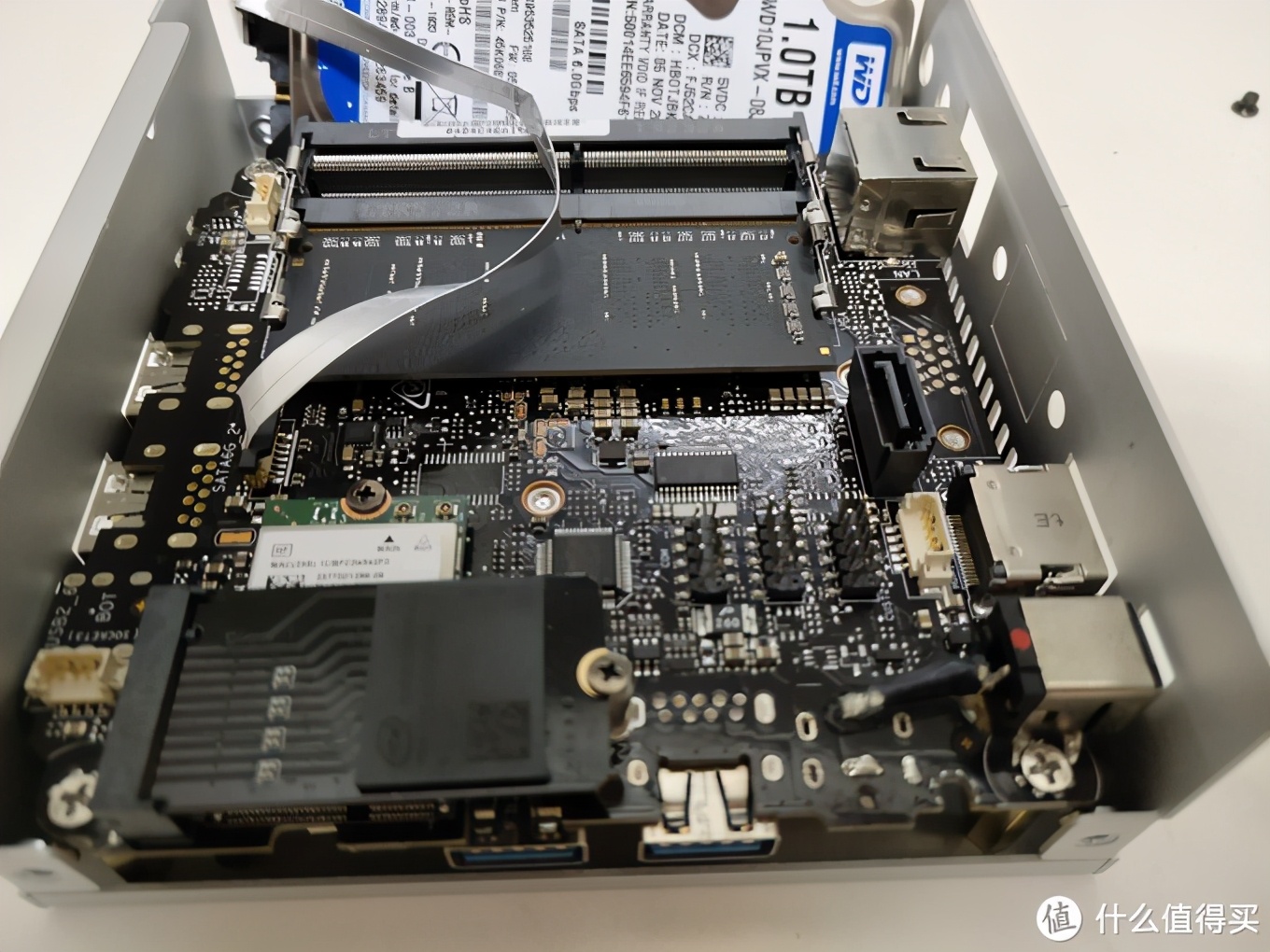 华硕UN66简单评测：小巧、精致、性能强