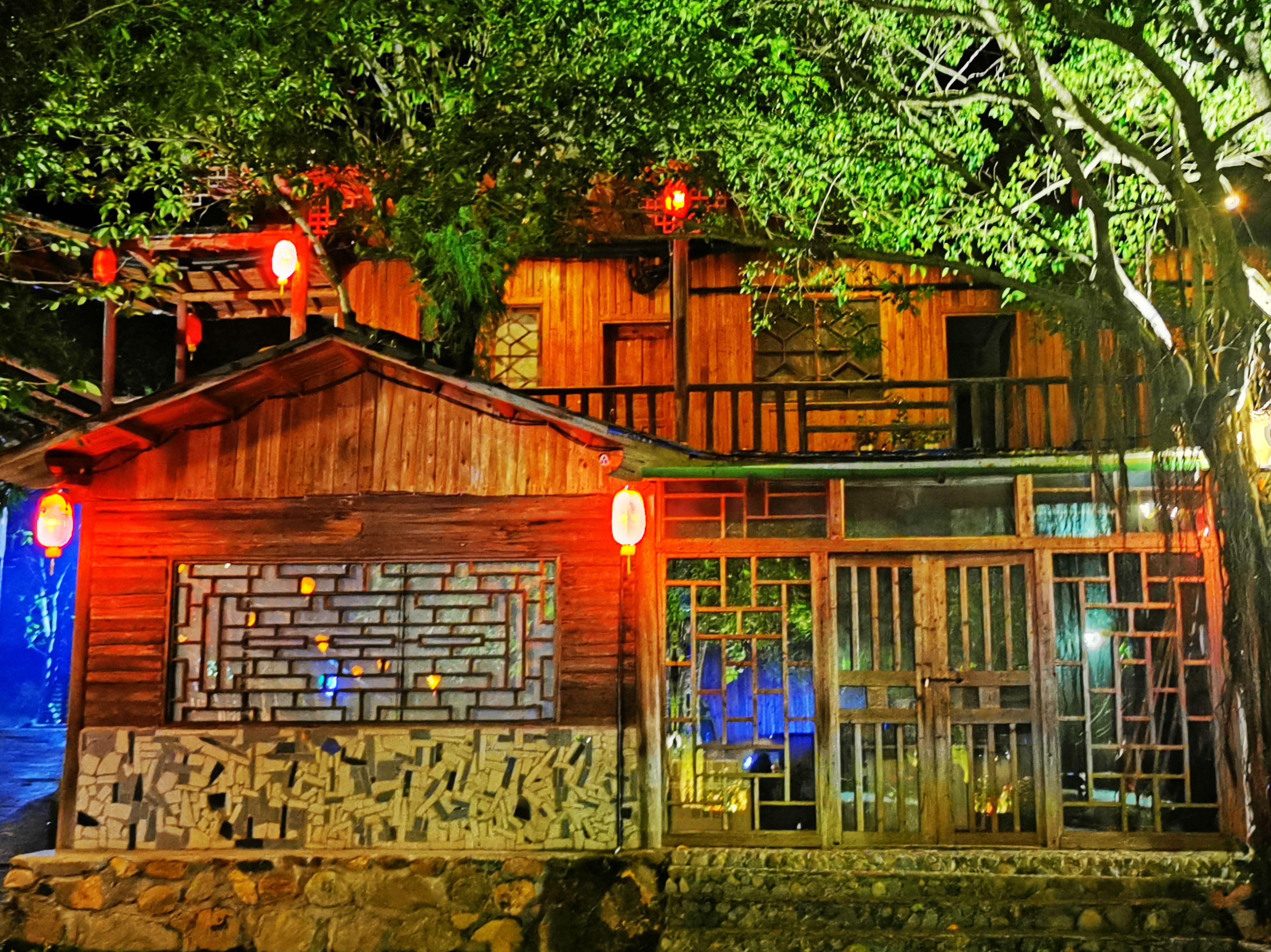 英德天门沟九州驿站套餐,英德九州驿站树上温泉