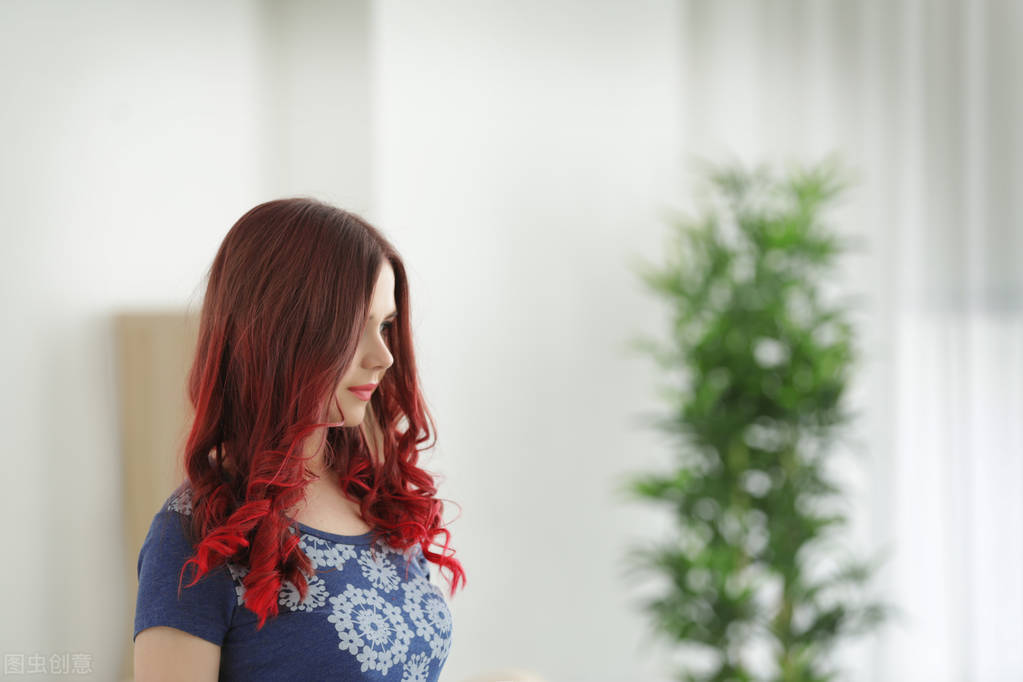 染发前需要洗头吗怎么染,染发要怎么染才能让头发变黑