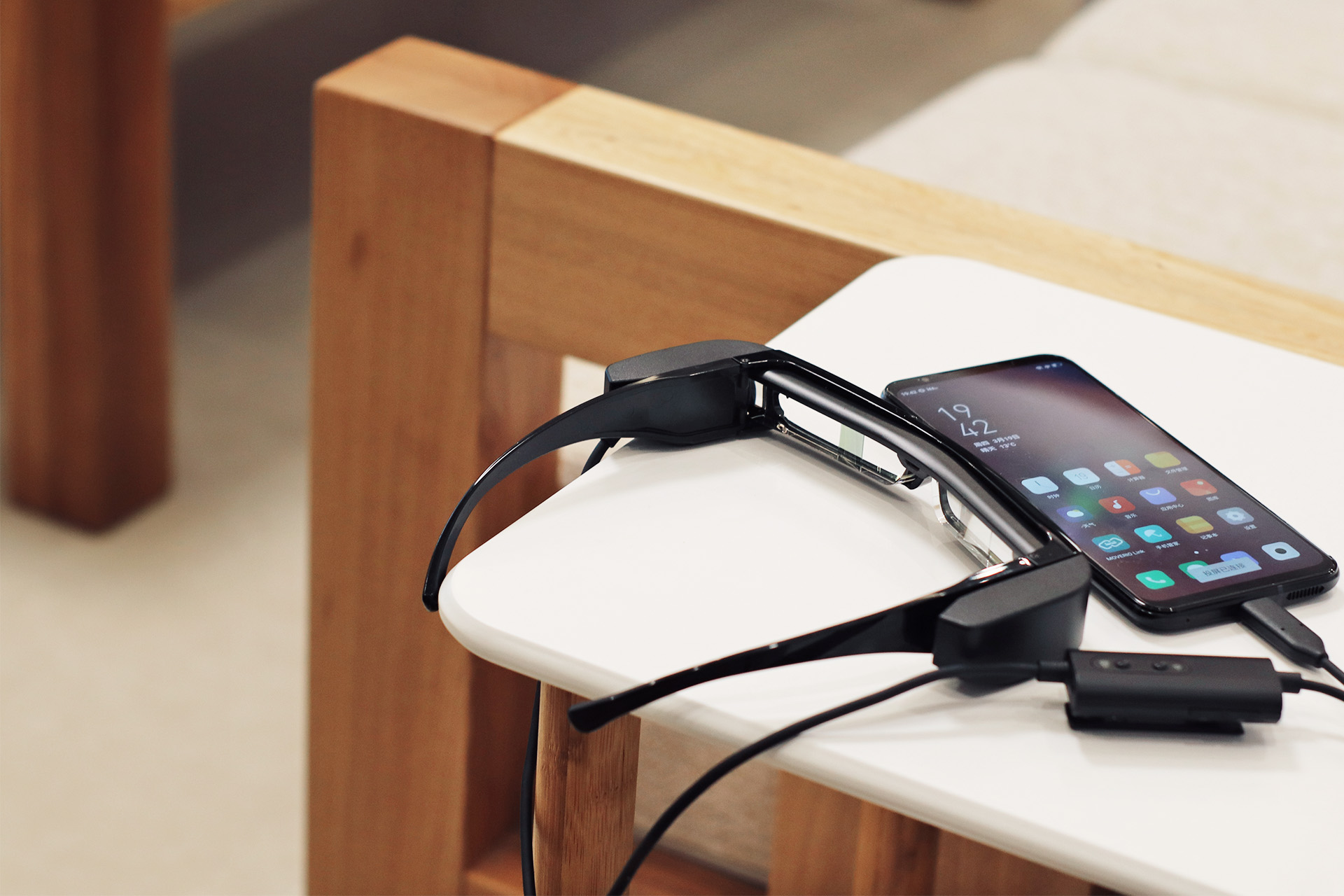 忘掉GoogleGlass,看这边｜EpsonMOVERIOBT-30C智能眼镜体验