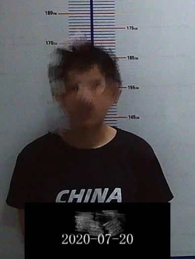 路怒症男子拦停对方就打,男子路怒症发视频骂全县人