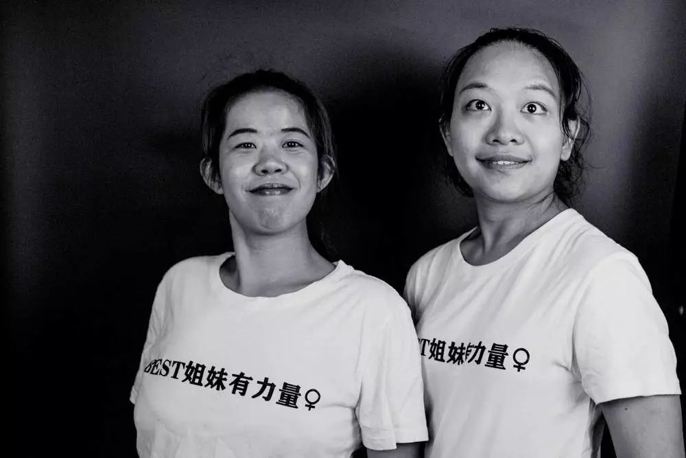 十位残障女性的肖像