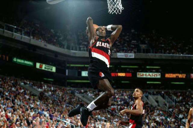 乔丹超远三分绝杀韦德,nba3大分卫乔丹科比韦德