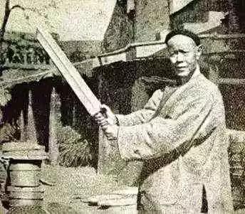 他是中国最后一个被凌迟的悍匪，一代武学大师出手才抓获