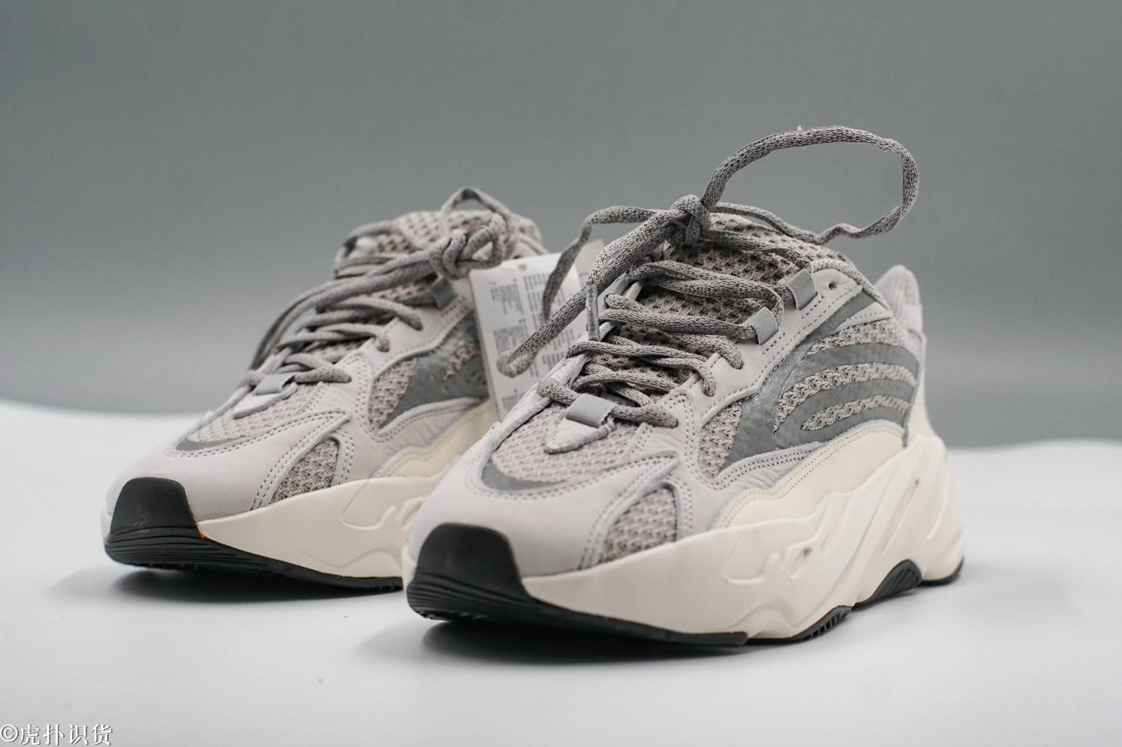 椰子700和新百伦327,椰子700两个黄色