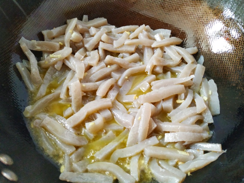 魔芋豆腐皮炒泡菜怎么做好吃,魔芋泡菜饭好吃简单