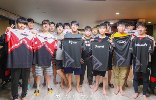 WE0：2RNG！粉丝：所以你们去了趟韩国到底干了啥？