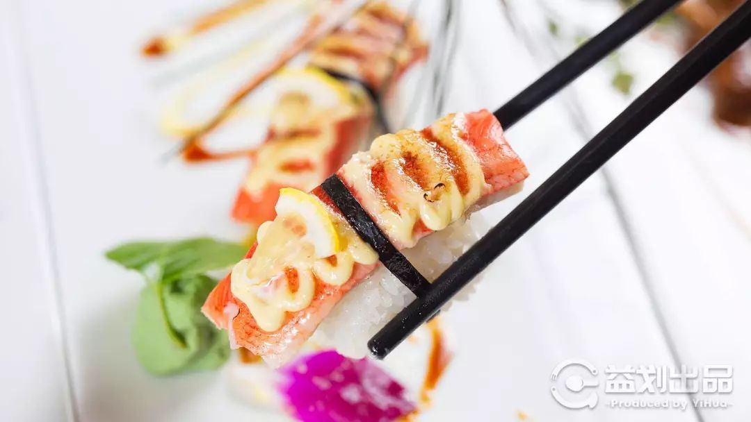 满满一大桌海鲜只要288元,满满一大碗16元吃到饱