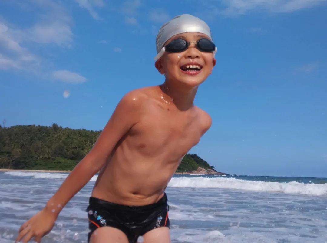 我带着自闭症儿子逃离康复机构，10年后他成了全国冠军