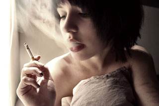 抽烟的女人真的很有魅力,抽烟的女人真好看