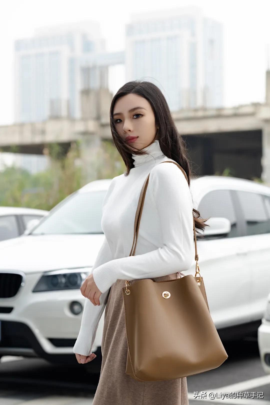 短靴毛衣时髦又气质,短靴温柔小粗跟