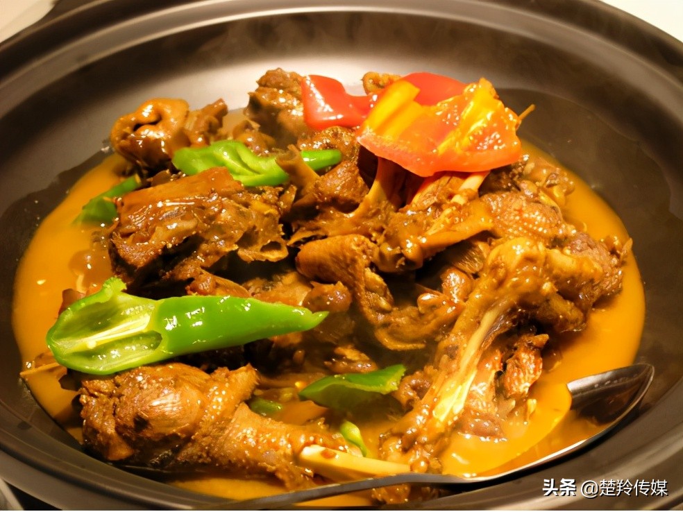 这家烤羊店太火了,襄阳流动烤全羊