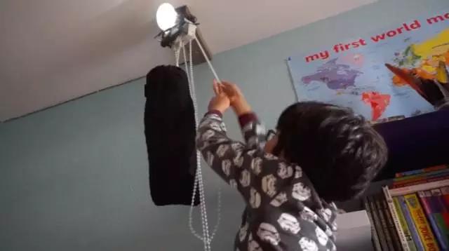 世界第一盏led灯,不用电就能亮的led灯泡