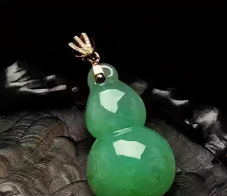 翡翠玻璃种冰种糯种豆种的区别,细豆种翡翠和糯种翡翠的区别