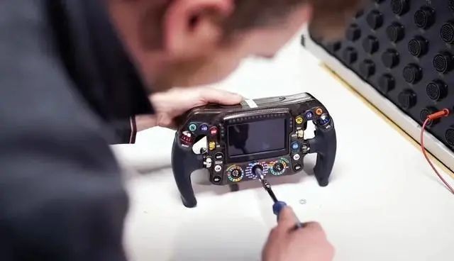 科普|贵到吓人的F1赛车,钱都花在哪了?