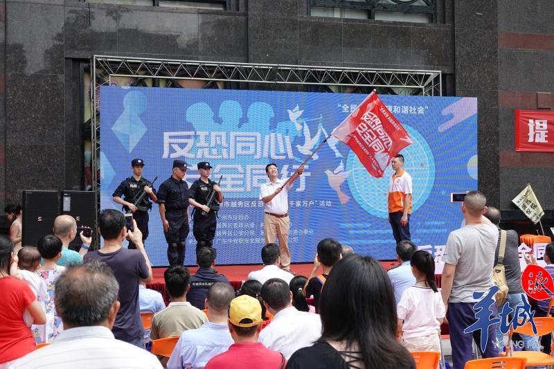 遇到恐怖分子袭击如何自救,遇到恐怖分子袭击时怎么应对英语