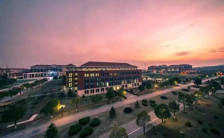 中国传媒大学南广学院专科变本科,中国传媒大学为什么改名了